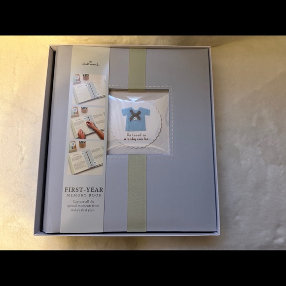 ⭐️NWOT! Beautiful baby’s first year memory book! - Picture 1 of 4